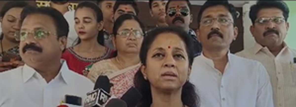 मंत्री धनंजय मुंडे के सहयोगी वाल्मिक कराड ने किया सरेंडर, सुप्रिया सुले ने कहा - करना चाहिए था गिरफ्तार